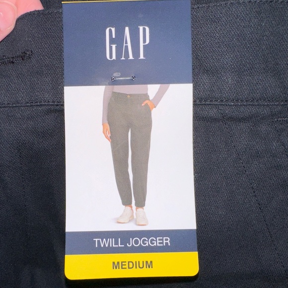 Gap Twill Jogger - Picture 4 of 5